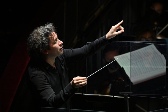 Gustavo Dudamel directing “Il Trovatore” at Liceu de Barcelona on October 1, 2021 (by Liceu)
