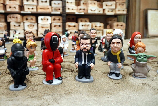 Some of the new 'caganers', including a riot police officer, a 'Squid Game' character, President Pere Aragonès, singer Lluís Llach and Baby Yoda, on November 4, 2021 (by Xavier Pi)