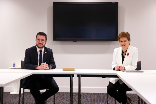 Catalan president Pere Aragonès and Scottish first minister Nicola Sturgeon in Glasgow, November 7, 2021 (by Natàlia Segura) 