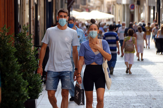 People wearing a face mask in Reus on August 18, 2020 (by Roger Segura)