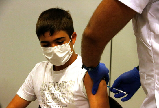 Child between 12 and 15 receiving his Covid-19 vaccine on August 4, 2021 (by Gemma Aleman)