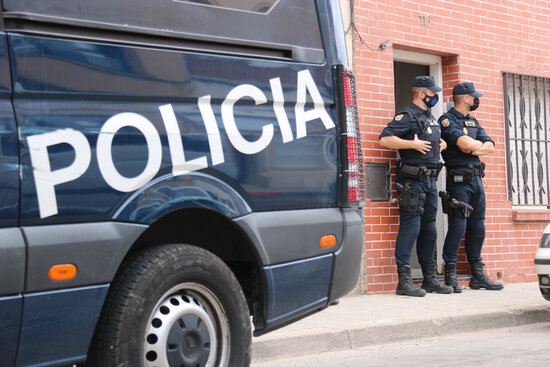 Spanish police officers in Sabadell on September 29, 2021 (by Albert Segura)