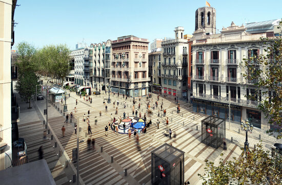 Aerial view of La Rambla boulevard in front of the Liceu (by Ajuntament de Barcelona)