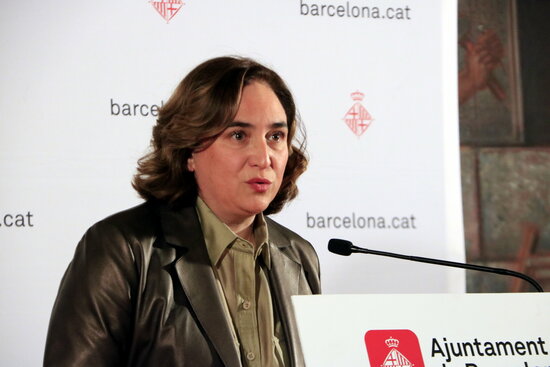 Barcelona mayor, Ada Colau, during a speech in the City hall on December 17, 2021 (by Laura Fíguls)