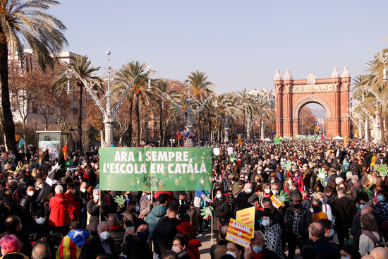Demonstration in Barcelona to defend Catalan language in schools on December 18, 2021 (by Carola López)