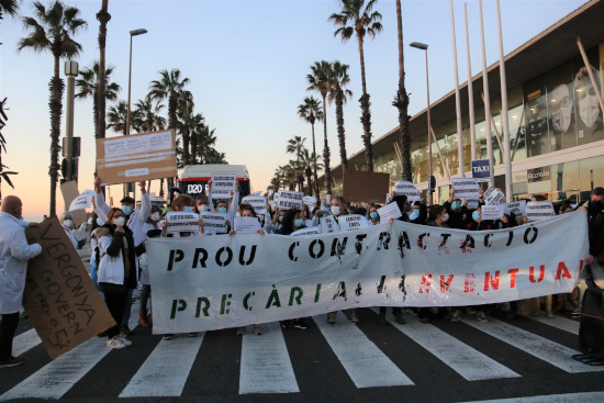 Health workers protest outside Hospital del Mar, January 26, 2022 (by Eli Don)