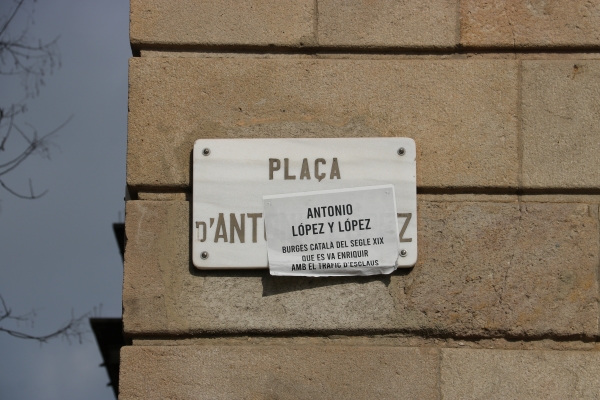A sign covering the plaque of Antonio López Square explaining that López was a former slave trader (by Cillian Shields)