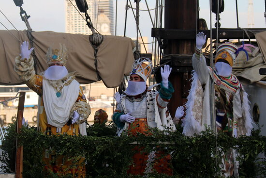 The Three Kings upon arrival in Barcelona's port, on January 5, 2022 (by Pilar Tomás)