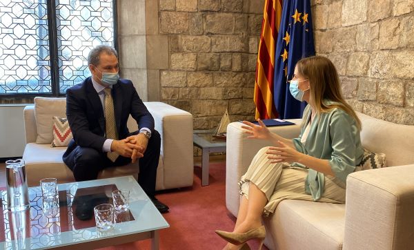 Catalan foreign minister Victòria Alsina meets with Ukrainian consul Vorobyov Artem (by Gerard Escaich Folch)