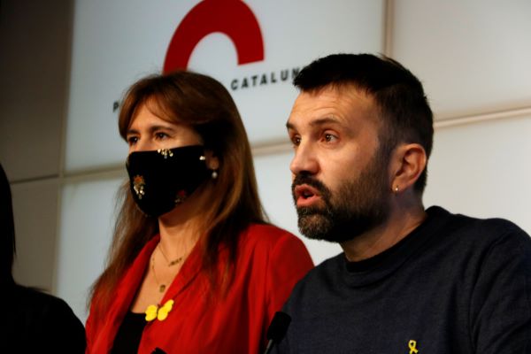 CUP MP Pau Juvillà, right, and parliament speaker Laura Borràs, left (by Marta Sierra)