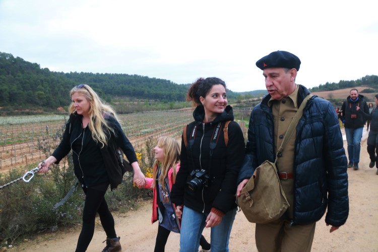 Historian Josep Xaubet wears a republican army uniform during a walk to commemorate the Lincoln-Washington Battalion, March 20, 2022 (by Ariadna Escoda) 