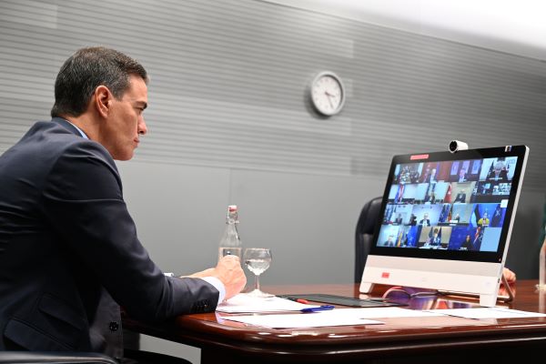 Spanish PM Pedro Sánchez attends a virtual meeting (image from Spanish government)