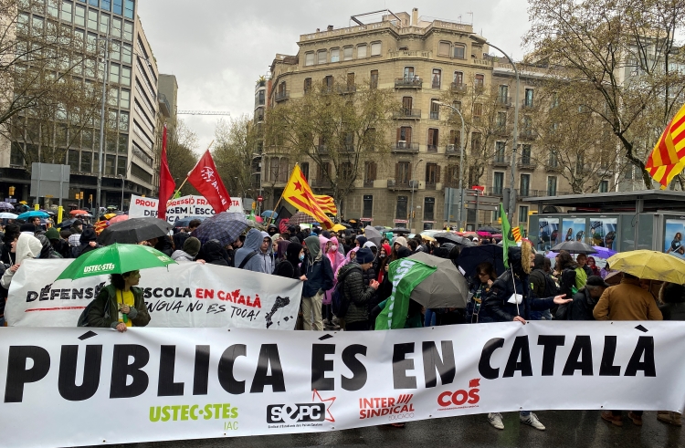 A protest in Barcelona against the 25% Spanish language quota in schools (by Gerard Escaich Folch)