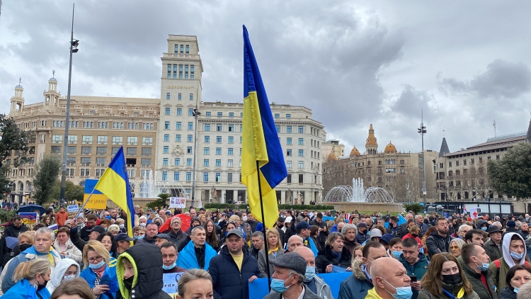 Ukrainians in Plaça de Catalunya on March 6, 2022