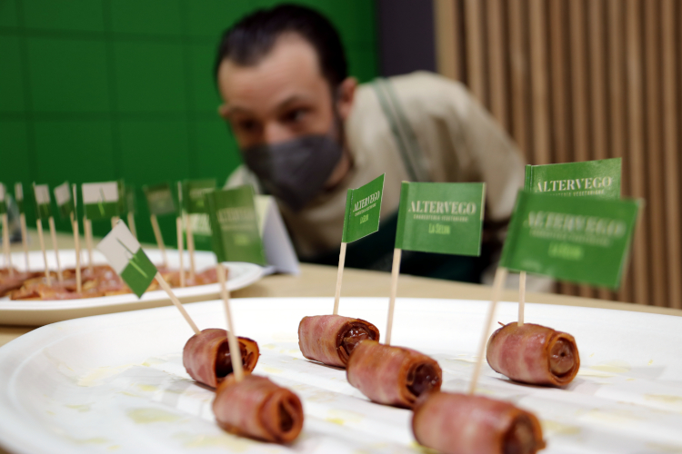 Vegan products at the 2022 Alimentaria food fair (by Miquel Vera)