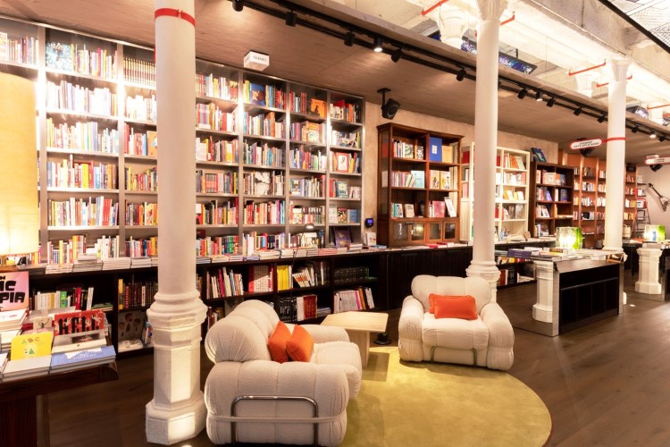 The interior of Llibreria Finestres' new bookstore (Llibreria Finestres)