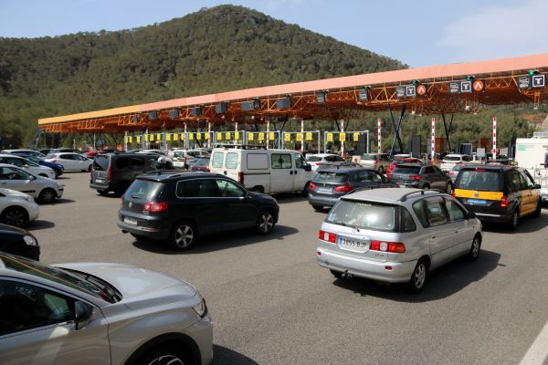 Cars on the C-32 highway during Easter weekend 2022 (by Gemma Sánchez)