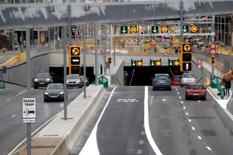 Vehicles using the Glòries tunnel in Barcelona, April 3, 2022 (by Maria Belmez) 