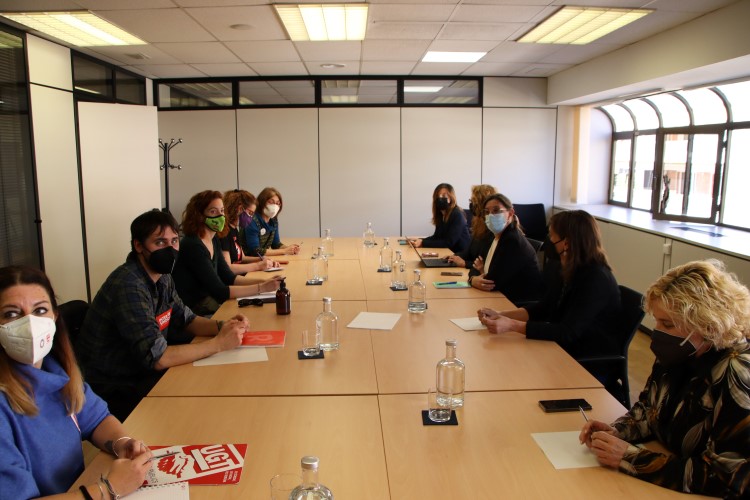 Representatives of teachers' unions meet with education department officials, February 17, 2022 (by Carles Martín) 