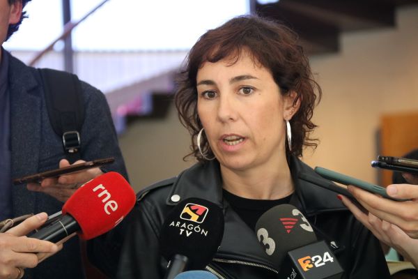 Secretary general of the presidency department of the Catalan government, Núria Cuenca, speaking to media (by ACN)