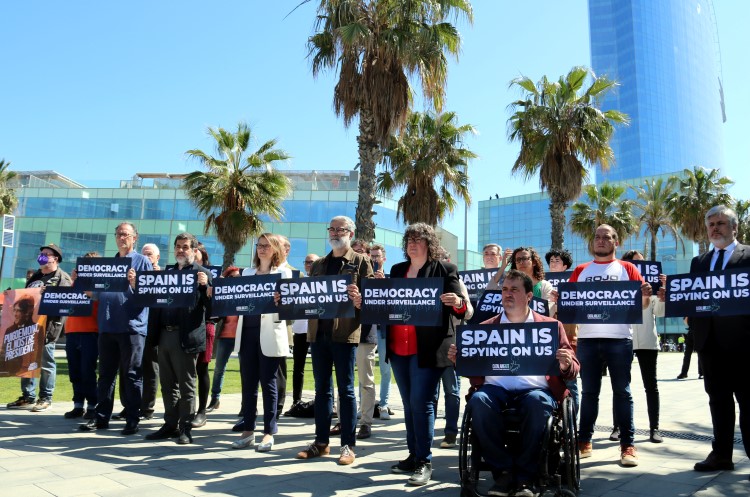 Pro-independence figures targeted by Pegasus spyware protest in Barcelona, May 6, 2022 (by Pol Solà / Carola López) 