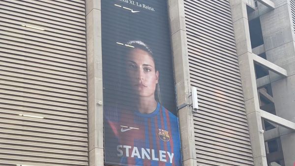 Image of Barça Femení star Alexia Putellas on the Camp Nou stadium walls (by Cillian Shields)