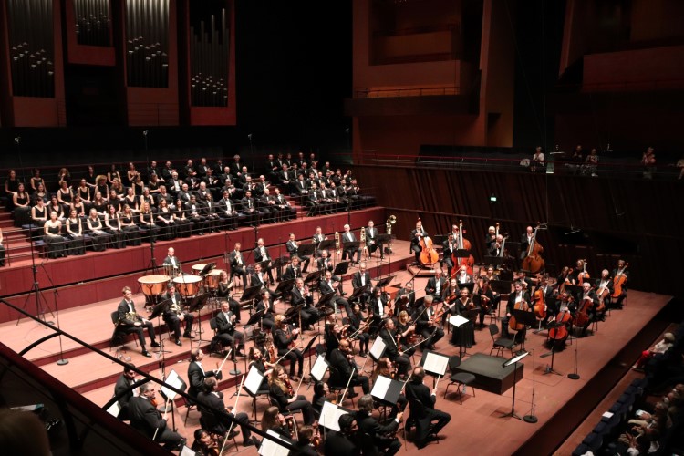  The Orfeó Català perform with the Luxembourg Philharmonic Orchestra at the Philharmonie Luxembourg, May 14, 2022 (by Maria Asmarat)  