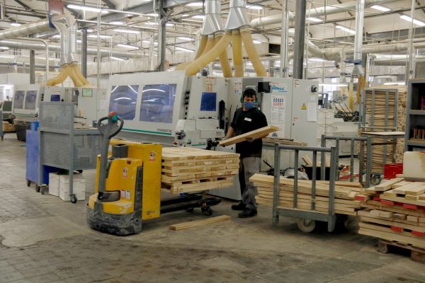 A worker at the Quadpack Wood factory in Osona