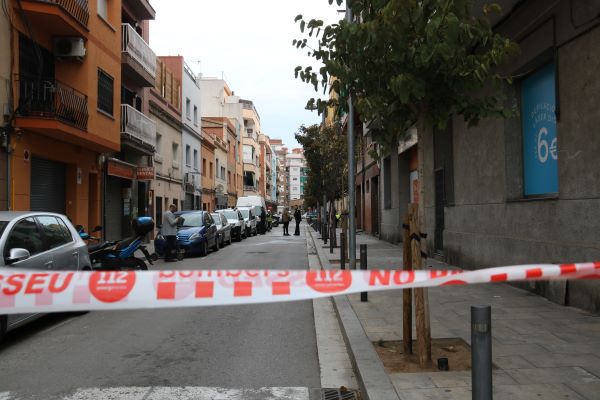 The street in Santa Coloma de Gramenet where a fire in an apartment block left three dead (by Eli Don)