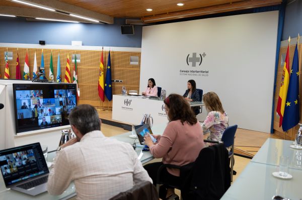 Spain's health minister Carolina Darias gives a press conference (by Spanish department of health)