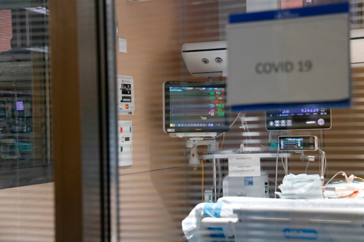 An ICU at Barcelona's Vall d'Hebron hospital with a Covid patient, on August 6, 2021 (by Blanca Blay)