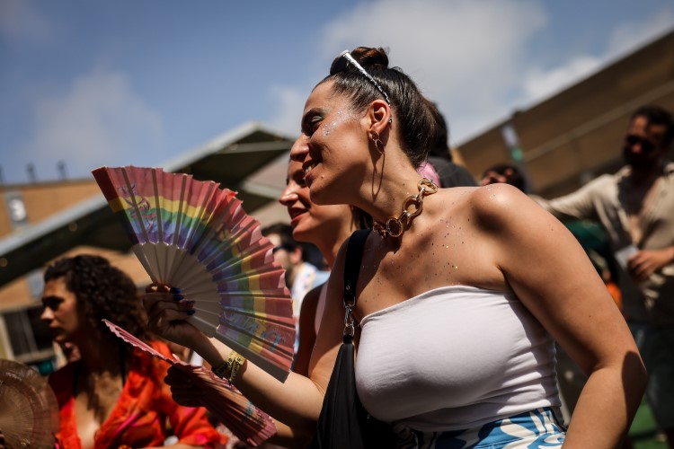 Keeping cool during the third day of Sónar, Barcelona, June 18, 2022 (by Jordi Borràs) 