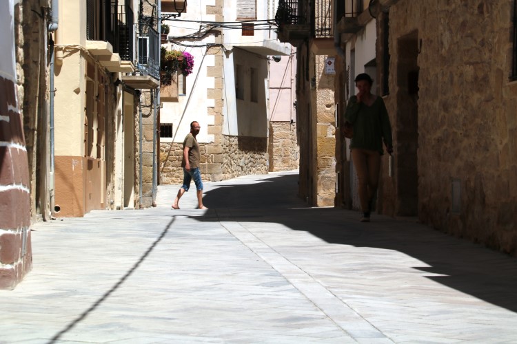 A quiet street in the village of Caseres, Terra Alta county (Anna Ferràs) 