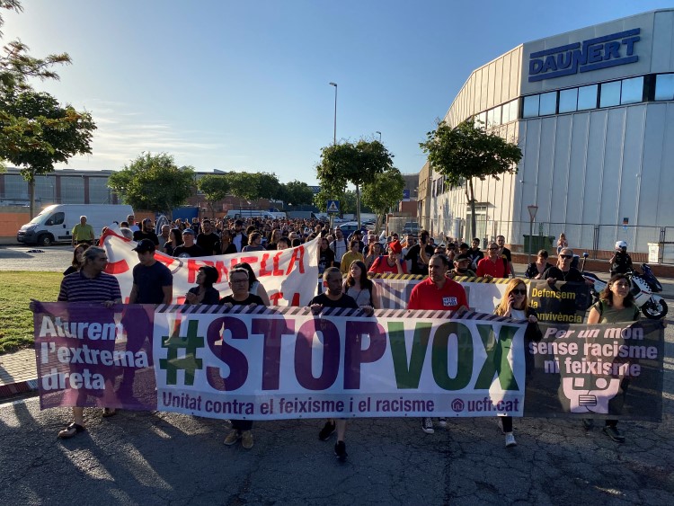 Anti-fascist protesters march against Vox event in Cornellà, June 1, 2022 (by Gerard Escaich Folch)