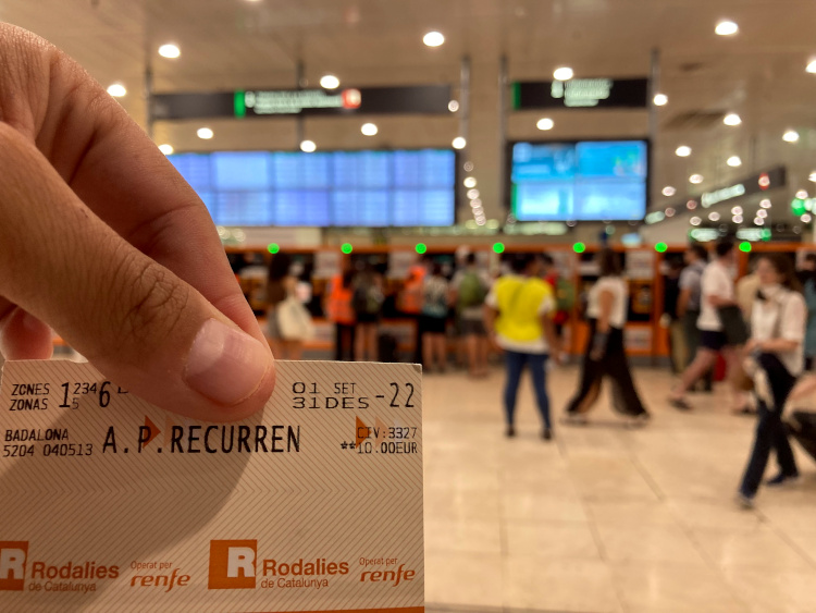 A free Renfe Rodalies ticket at Barcelona's Sants station, on September 1, 2022 (by Guifré Jordan)