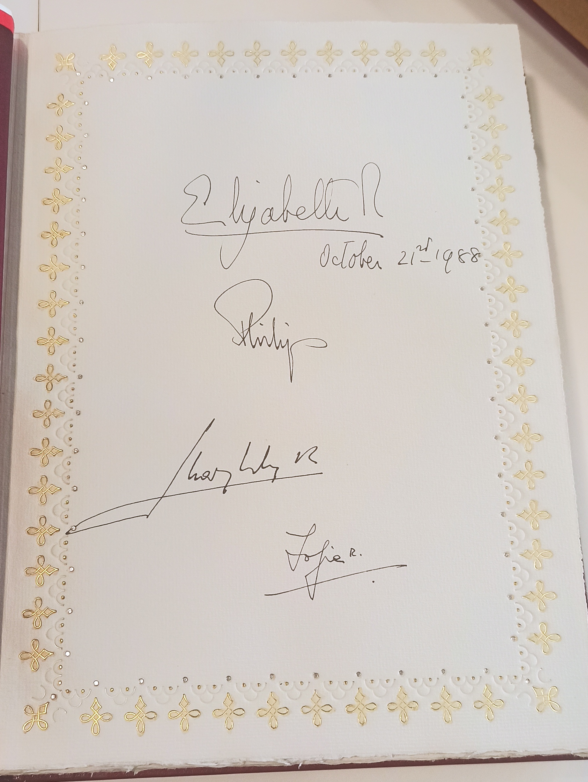 Queen Elizabeth II signed Barcelona's Museu Picasso book of visits on October 21, 1988