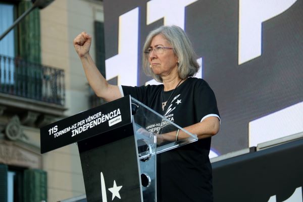 Dolors Feliu, leader of ANC, gives a speech during the Catalan National Day protest (by Eli Don)