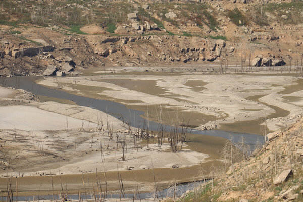 Rialb reservoir in central Catalonia practically without water (By Albert Lijarcio)