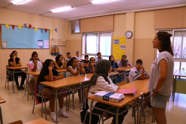 Students of the Institut Escola Mediterrani de Tarragona, southern Catalonia, on the first day of the 2022-2023 academic year (By Mar Rovira)