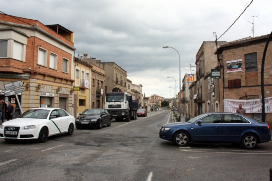 The N-II road passing through the centre of Bàscara (by ACN)