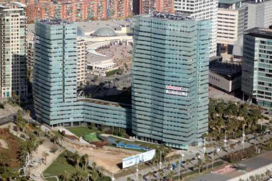 An apartment building in Barcelona's Diagonal Mar (by ACN)