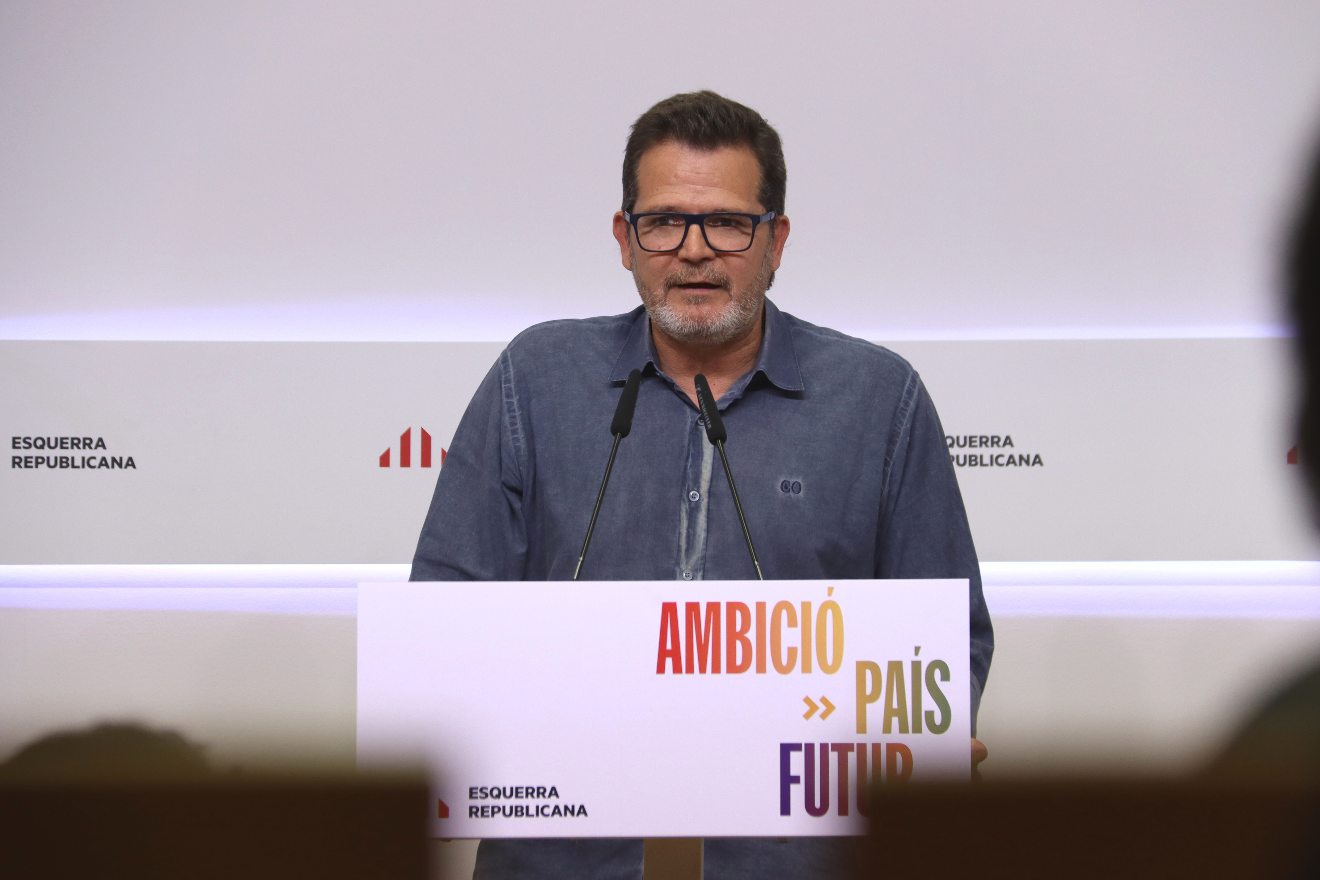 El portaveu d'ERC Isaac Albert en roda de premsa