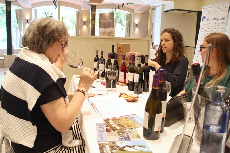 Danish importers tasting Catalan wines on the first day of the reverse trade mission organized by the Valls Chamber of Commerce