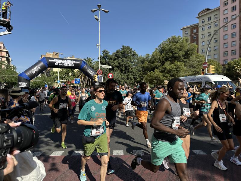 Runners during first anti-racist race in Barcelona organized by Top Manta
