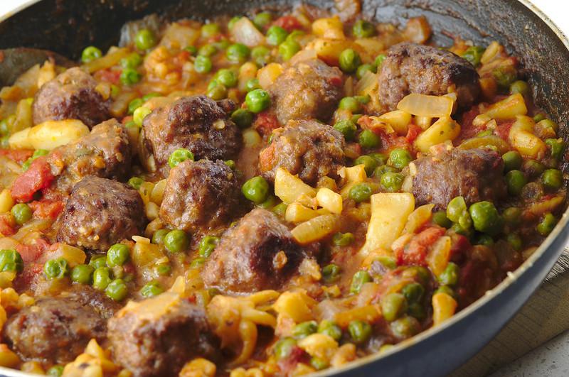 Meatballs and cuttlefish, a typical Catalan dish 