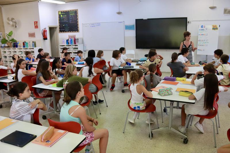 Sixth grade (sisè) students at Escola Miquel Utrillo in Sitges