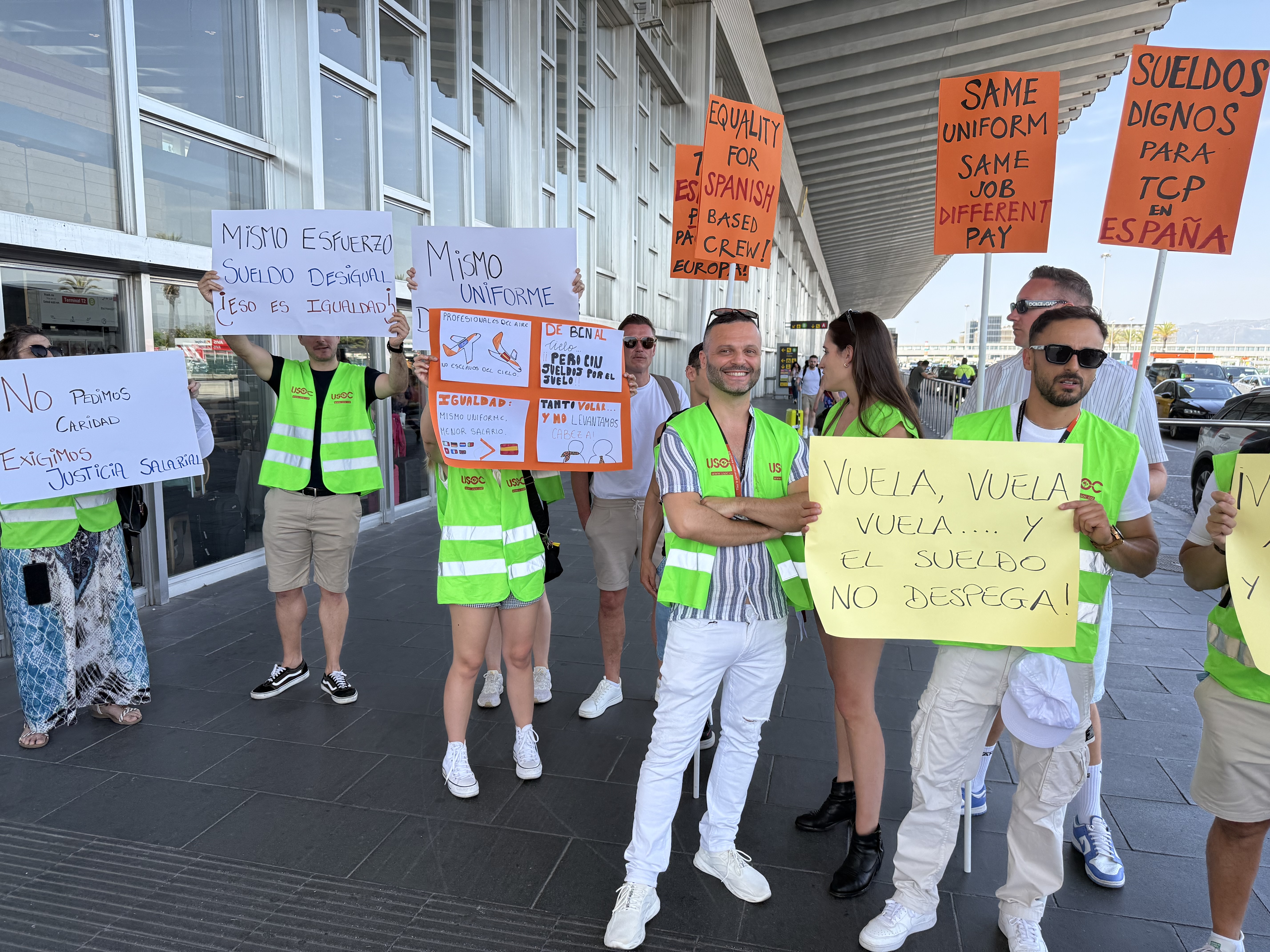 Easyjet staff protest at Barcelona Airport