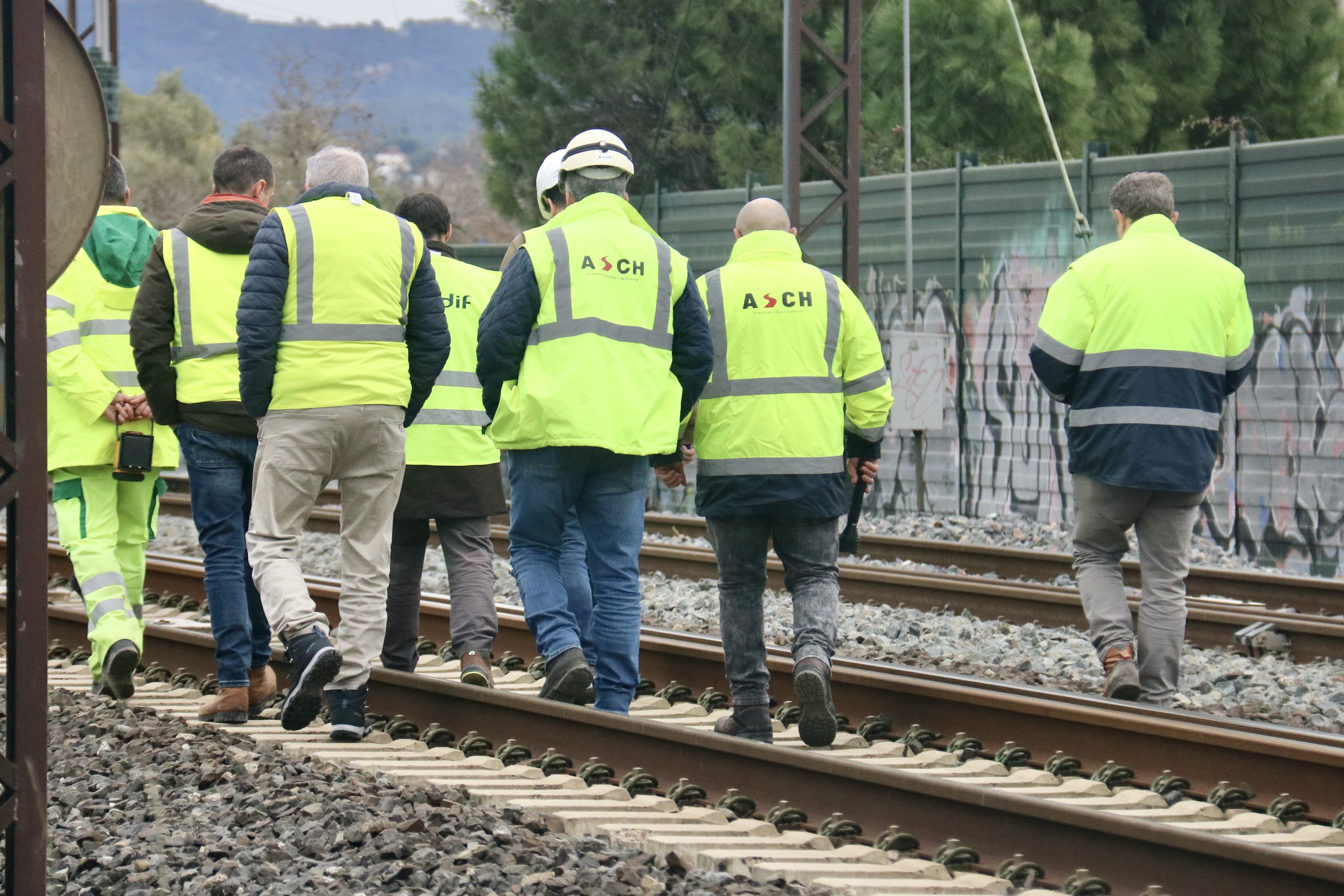 Workers near the Rubí tunnel, closed for emergency repairs