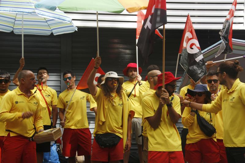 Barcelona lifeguards protesting outside the Catalan Socialist Party headquarters
