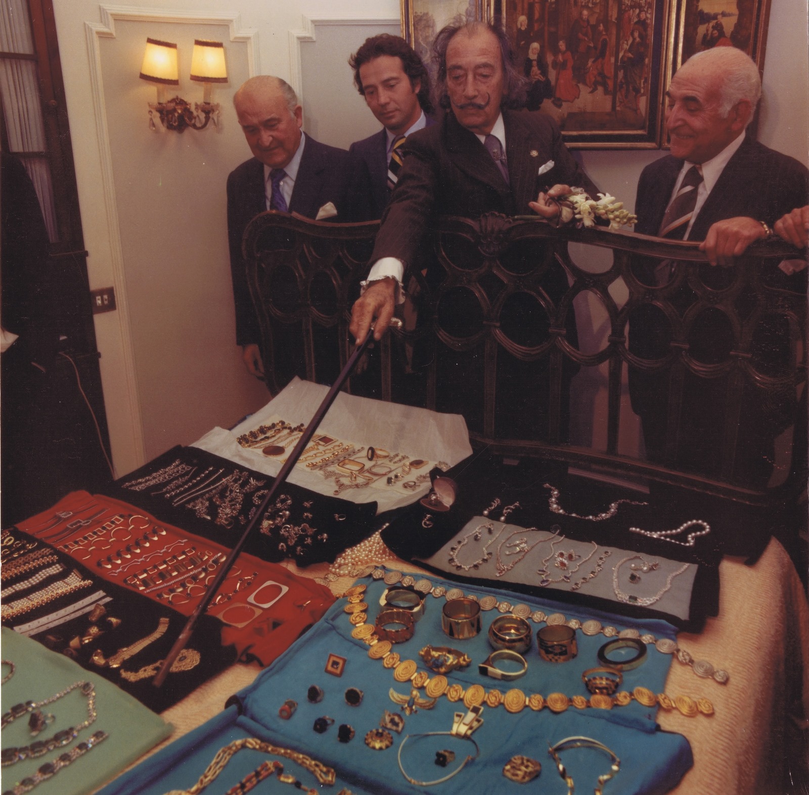 Salvador Dalí with jewelers at the Ritz in 1974.